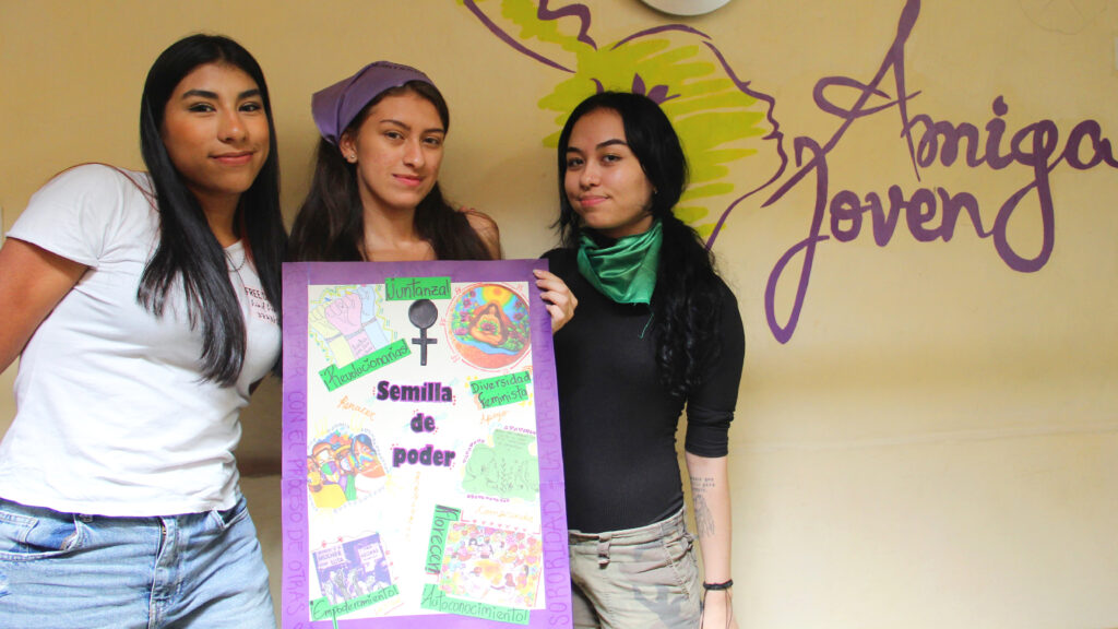 Tres adolescentes de la colectiva Semilla de Poder participan en la elaboración de informe sobre el acoso sexual en Medellín